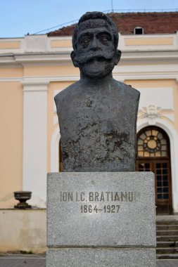 View Alba Carolina Kalesi - heykel - Büyük Romalılar Birliği 'nin kalbi - Alba Iulia, bugün konuşmayan kale, duvarlarının gücü ile, Roma geçmişi hakkında