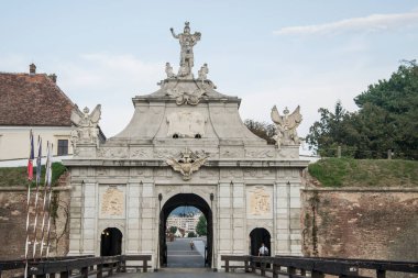 Manzara Alba Carolina Kalesi-Giriş kapısı, Roma Büyük Birliği 'nin kalbi, Alba Iulia, bugün konuşmayan kale, duvarlarının gücüyle, Roma' nın geçmişi hakkında