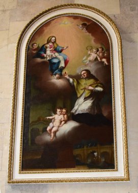 St. Michaels Katolik Katedrali Alba Iulia kalesinin içinde yer almaktadır ve Transilvanya 'daki en değerli Roma ve Gotik mimari anıtıdır..