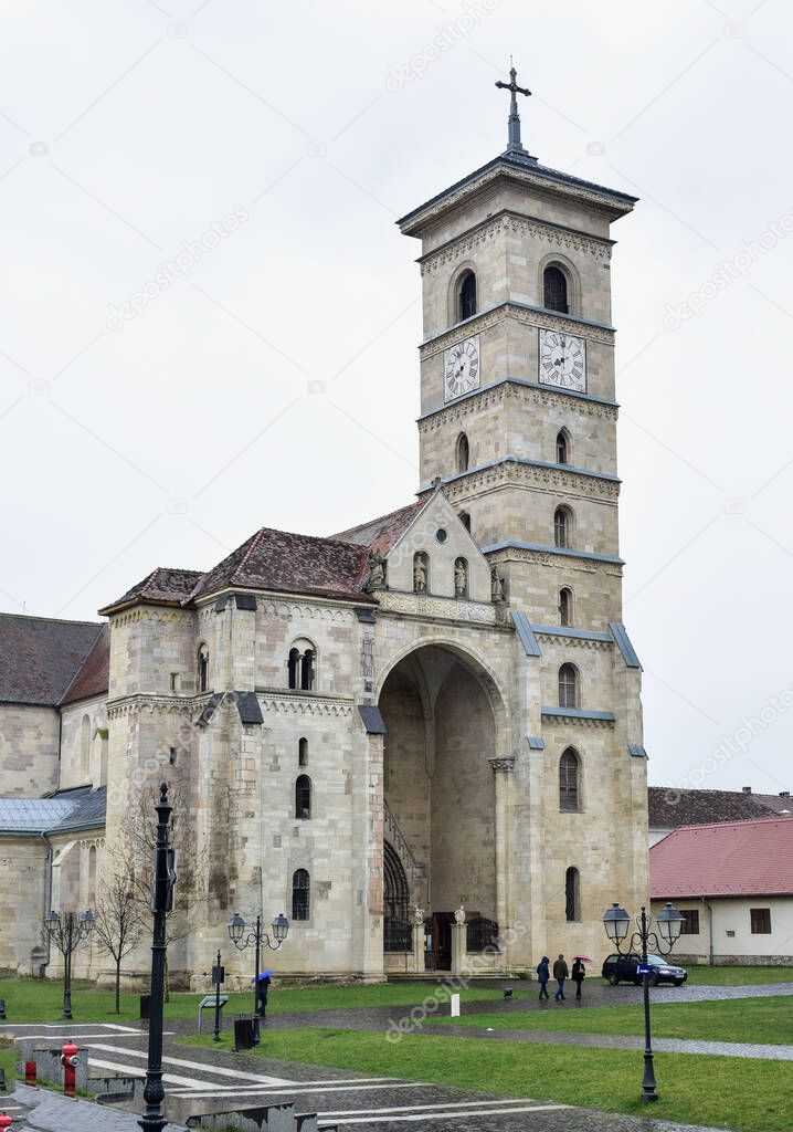 Ver Catedral Católica Romana de San Miguel Alba Iulia se encuentra