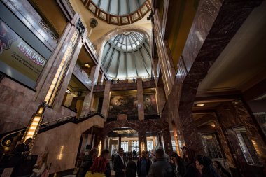  Mexico City Güzel Sanatlar Sarayı içeridedir. Mexico City, Meksika 'nın en büyük ve başkenti ve Kuzey Amerika' nın en kalabalık şehridir. Mexico City dünyanın en önemli kültürel ve finansal merkezlerinden biridir..