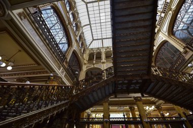 İçerideki Mexico City-Palacio Posta Manzarası. Mexico City, Meksika 'nın en büyük ve başkenti ve Kuzey Amerika' nın en kalabalık şehridir. Mexico City dünyanın en önemli kültürel ve finansal merkezlerinden biridir..