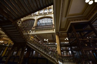 İçerideki Mexico City-Palacio Posta Manzarası. Mexico City, Meksika 'nın en büyük ve başkenti ve Kuzey Amerika' nın en kalabalık şehridir. Mexico City dünyanın en önemli kültürel ve finansal merkezlerinden biridir..