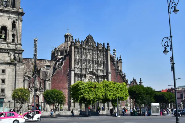 メキシコシティ メキシコシティ大聖堂を表示します メキシコシティはメキシコの首都であり 最大の都市であり 北アメリカで最も人口の多い都市である メキシコ市は 世界で最も重要な文化金融センターの一つです — ストック写真