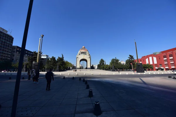 メキシコシティでの眺め 革命の記念碑 メキシコシティはメキシコの首都であり 最大の都市であり 北アメリカで最も人口の多い都市である メキシコ市は 世界で最も重要な文化金融センターの一つです — ストック写真