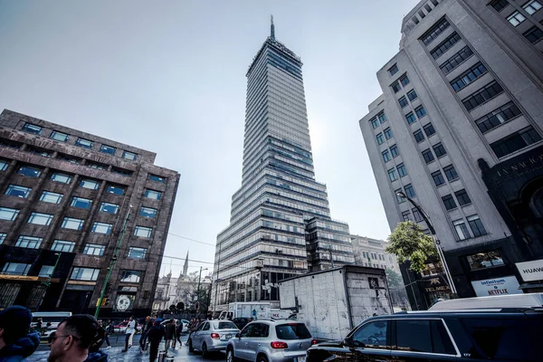 Mexico City 'nin manzarası Mexico City' nin başkenti ve en büyük şehri ve Kuzey Amerika 'nın en kalabalık şehridir. Mexico City dünyanın en önemli kültürel ve finansal merkezlerinden biridir..