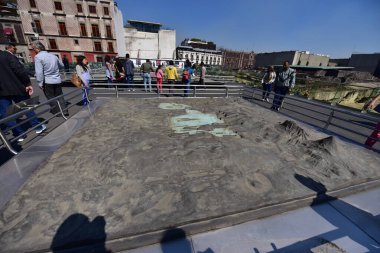 Mexico City - Üç kültürün pazarı, Meksika 'nın başkenti ve en büyük şehridir ve Kuzey Amerika' nın en kalabalık şehridir. Mexico City dünyanın en önemli kültürel ve finansal merkezlerinden biridir..