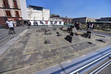 Mexico City - Üç kültürün pazarı, Meksika 'nın başkenti ve en büyük şehridir ve Kuzey Amerika' nın en kalabalık şehridir. Mexico City dünyanın en önemli kültürel ve finansal merkezlerinden biridir..