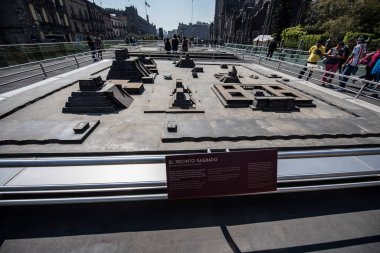 Mexico City - Üç kültürün pazarı, Meksika 'nın başkenti ve en büyük şehridir ve Kuzey Amerika' nın en kalabalık şehridir. Mexico City dünyanın en önemli kültürel ve finansal merkezlerinden biridir..