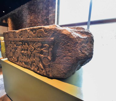 Ulusal Antropoloji Müzesi -Mexico City-çanak çömleği, heykeller, taş heykel - bir ulusal Meksika müzesidir. Müze, Aztek takvimi gibi Meksika öncesi dönemden kalma önemli arkeolojik ve antropolojik eserler içerir.