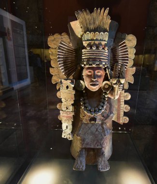 Ulusal Antropoloji Müzesi -Mexico City-çanak çömleği, heykeller, taş heykel - bir ulusal Meksika müzesidir. Müze, Aztek takvimi gibi Meksika öncesi dönemden kalma önemli arkeolojik ve antropolojik eserler içerir.