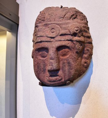 Ulusal Antropoloji Müzesi -Mexico City-çanak çömleği, heykeller, taş heykel - bir ulusal Meksika müzesidir. Müze, Aztek takvimi gibi Meksika öncesi dönemden kalma önemli arkeolojik ve antropolojik eserler içerir.