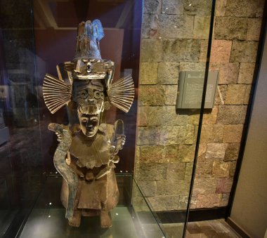 Ulusal Antropoloji Müzesi -Mexico City-çanak çömleği, heykeller, taş heykel - bir ulusal Meksika müzesidir. Müze, Aztek takvimi gibi Meksika öncesi dönemden kalma önemli arkeolojik ve antropolojik eserler içerir.