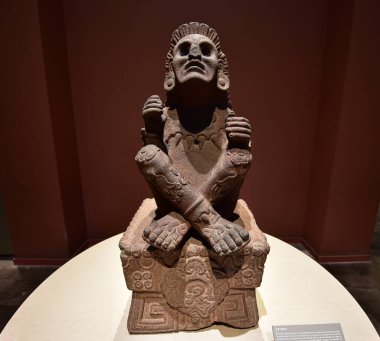 Ulusal Antropoloji Müzesi -Mexico City-çanak çömleği, heykeller, taş heykel - bir ulusal Meksika müzesidir. Müze, Aztek takvimi gibi Meksika öncesi dönemden kalma önemli arkeolojik ve antropolojik eserler içerir.