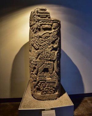 Ulusal Antropoloji Müzesi -Mexico City-çanak çömleği, heykeller, taş heykel - bir ulusal Meksika müzesidir. Müze, Aztek takvimi gibi Meksika öncesi dönemden kalma önemli arkeolojik ve antropolojik eserler içerir.