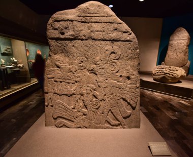 Ulusal Antropoloji Müzesi -Mexico City-çanak çömleği, heykeller, taş heykel - bir ulusal Meksika müzesidir. Müze, Aztek takvimi gibi Meksika öncesi dönemden kalma önemli arkeolojik ve antropolojik eserler içerir.