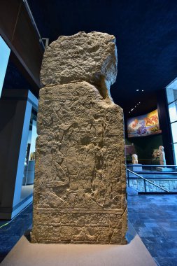 Ulusal Antropoloji Müzesi -Mexico City-çanak çömleği, heykeller, taş heykel - bir ulusal Meksika müzesidir. Müze, Aztek takvimi gibi Meksika öncesi dönemden kalma önemli arkeolojik ve antropolojik eserler içerir.