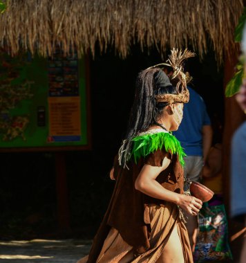 Xcaret Parkı - Riviera Maya - Meksika Dansçıları, Meksika 'nın Quintana Roo eyaletinden Karayipler kıyısında yer alan Riviera Maya' da bir eğlence parkı, tatil köyü ve eko-turizm gelişimi..