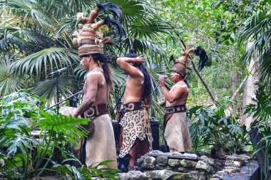 Xcaret Parkı - Riviera Maya - Meksika Dansçıları, Meksika 'nın Quintana Roo eyaletinden Karayipler kıyısında yer alan Riviera Maya' da bir eğlence parkı, tatil köyü ve eko-turizm gelişimi..