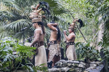 Xcaret Parkı - Riviera Maya - Meksika Dansçıları, Meksika 'nın Quintana Roo eyaletinden Karayipler kıyısında yer alan Riviera Maya' da bir eğlence parkı, tatil köyü ve eko-turizm gelişimi..