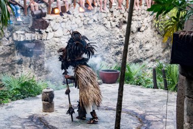 Xcaret Parkı - Riviera Maya - Meksika Dansçıları, Meksika 'nın Quintana Roo eyaletinden Karayipler kıyısında yer alan Riviera Maya' da bir eğlence parkı, tatil köyü ve eko-turizm gelişimi..