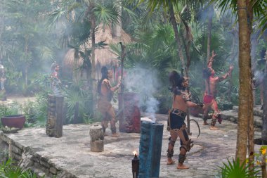 Xcaret Parkı - Riviera Maya - Meksika Dansçıları, Meksika 'nın Quintana Roo eyaletinden Karayipler kıyısında yer alan Riviera Maya' da bir eğlence parkı, tatil köyü ve eko-turizm gelişimi..