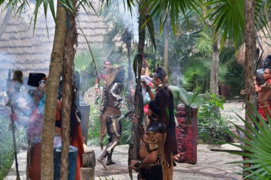 Xcaret Parkı - Riviera Maya - Meksika Dansçıları, Meksika 'nın Quintana Roo eyaletinden Karayipler kıyısında yer alan Riviera Maya' da bir eğlence parkı, tatil köyü ve eko-turizm gelişimi..