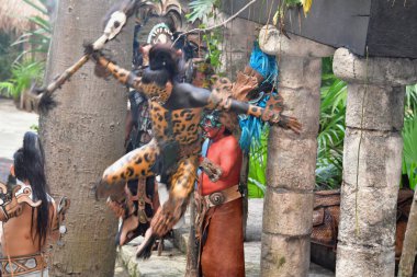 Xcaret Parkı - Riviera Maya - Meksika Dansçıları, Meksika 'nın Quintana Roo eyaletinden Karayipler kıyısında yer alan Riviera Maya' da bir eğlence parkı, tatil köyü ve eko-turizm gelişimi..