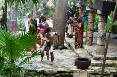 Xcaret Parkı - Riviera Maya - Meksika Dansçıları, Meksika 'nın Quintana Roo eyaletinden Karayipler kıyısında yer alan Riviera Maya' da bir eğlence parkı, tatil köyü ve eko-turizm gelişimi..