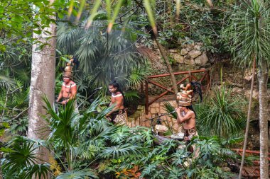 Xcaret Parkı - Riviera Maya - Meksika Dansçıları, Meksika 'nın Quintana Roo eyaletinden Karayipler kıyısında yer alan Riviera Maya' da bir eğlence parkı, tatil köyü ve eko-turizm gelişimi.. 