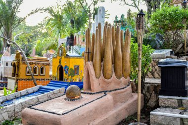 Xcaret - Riviera Maya - Meksika-Mezarlığı, Meksika 'nın Quintana Ru eyaletinden Karayip kıyılarının bir kısmı olan Riviera Maya' da yer alan bir eğlence parkı, bir tatil beldesi ve eko-turizm gelişimi. 