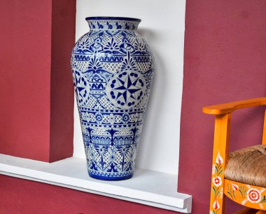 Xcaret Park-Haciendas henequeneras görünümlü seramik ve sanat objeleri - Riviera Maya - Meksika, Henequeno endüstrisinin başladığı 19. yüzyılda kurulmuş Yucatan malikaneleri anlamına gelmektedir (henequen, Yucatn 'a özgü bir tür Agave' dir.).