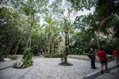 Xcaret - Riviera Maya-Mexico, Meksika 'nın Quintana Ru eyaletinin Karayipler kıyısında yer alan bir tema parkı. Park Cancun' un 75 km güneyinde ve Playa del Carmen 'in 6,5 km güneyinde yer almaktadır.