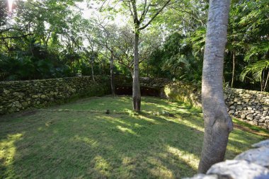 Xcaret - Riviera Maya-Mexico, Meksika 'nın Quintana Ru eyaletinin Karayipler kıyısında yer alan bir tema parkı. Park Cancun' un 75 km güneyinde ve Playa del Carmen 'in 6,5 km güneyinde yer almaktadır.