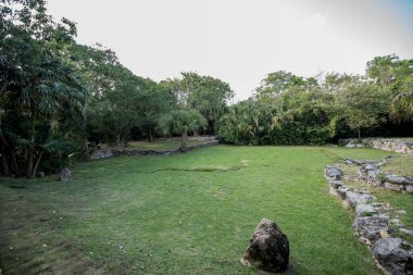 Xcaret - Riviera Maya-Mexico, Meksika 'nın Quintana Ru eyaletinin Karayipler kıyısında yer alan bir tema parkı. Park Cancun' un 75 km güneyinde ve Playa del Carmen 'in 6,5 km güneyinde yer almaktadır.