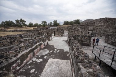 Ciudadela (Citadel) Teotihuacan.Teotihuacan, Teotihuacan 'ın tam merkezinde yer alan ve şehir planının bir parçası olan yaklaşık 17 dönümlük bir alana sahip büyük bir meydandır.. 