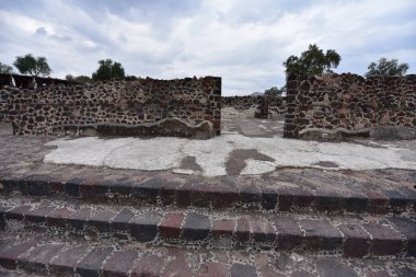 Ciudadela (Citadel) Teotihuacan.Teotihuacan, Teotihuacan 'ın tam merkezinde yer alan ve şehir planının bir parçası olan yaklaşık 17 dönümlük bir alana sahip büyük bir meydandır.. 