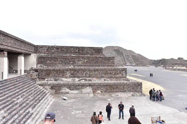 그라안 Teocalli Mesoamerican Pyramidi 피라미드는 테라스이며 콜럼버스 멕시코의 의식중 일부는 — 스톡 사진