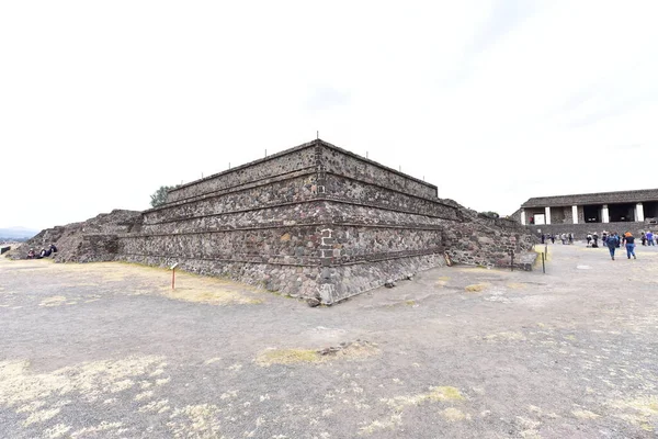 Gran Teocalli Teotihuacan テオカリはメソアメリカのピラミッドで ピラミッドは段々畑で コロンビア以前のメキシコで最も重要な宗教儀式がピラミッドの上の寺院で行われました — ストック写真