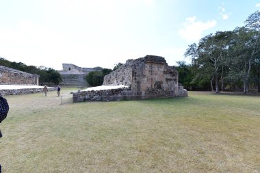 Uxmal Arkeoloji Kompleksi 'ndeki spor sahasında ünlü Pok Ta Pok burada oynanır. Maya oyununda takımlardan biri öldürüldü ve tanrılara adak sunuldu. Yaklaşık 4 kg 'lık bir top ile oynanır.