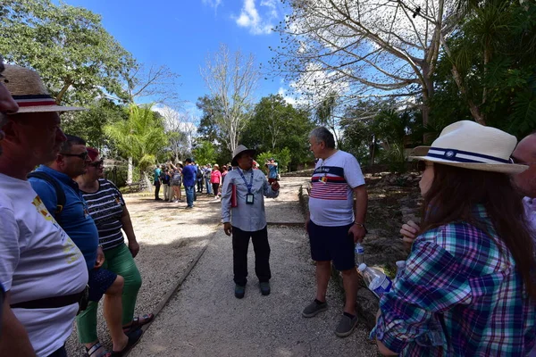 Los Turistas Uxmal Uno Los Restos Mayas Mejor Conservados Península — Foto de Stock