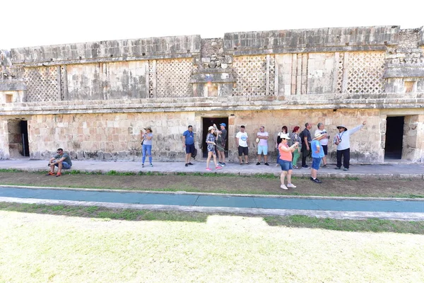 Los Turistas Uxmal Uno Los Restos Mayas Mejor Conservados Península — Foto de Stock