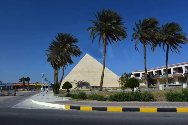 胡尔干达 埃及胡尔干达的建筑是红海沿岸的一个前渔村 自20世纪80年代以来已成为埃及重要的旅游中心 Hurghada将自己装扮成一系列东方风格的酒店 — 图库照片