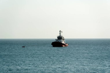 Kızıl Deniz 'deki yatlar ve gemiler kırmızı siyanobakteriyel trikodesmiyum eritrayumun mevsimsel patlamalarından geliyor, yakınlardaki dağlardan, kırmızı mineraller bakımından zengin ya da Himariitlerden, adı kırmızı anlamına gelen bir kabileden.