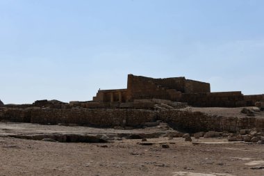 Giza Piramitleri 'nin platosundaki antik yapılar Giza Piramitleri Mısır' daki ve tüm dünyadaki en ünlü ve etkileyici antik anıtlardır..