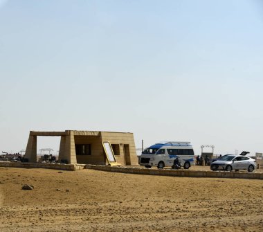 Giza Piramitleri 'nin platosundaki antik yapılar Giza Piramitleri Mısır' daki ve tüm dünyadaki en ünlü ve etkileyici antik anıtlardır..