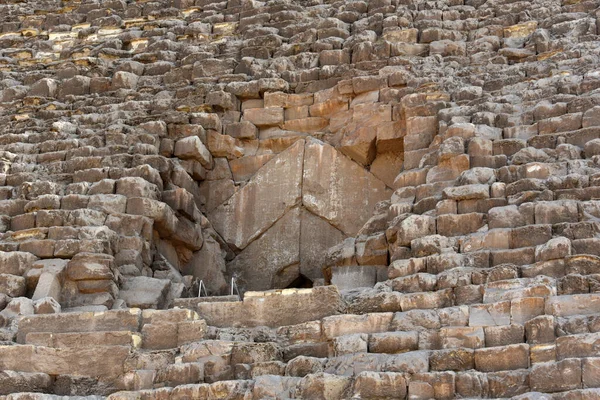 Büyük Giza Piramidi 'ndeki mimari detaylar - Cheops Piramidi (Khufu) 43 yüzyıldan uzun süredir dünyanın en yüksek binasıydı ve antik dünyanın yedi harikası listesindeki tek piramittir..