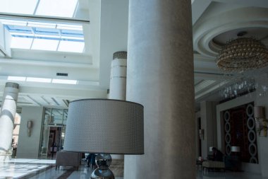 Hurghada tatil köyündeki otel konumu - Mısır (iç görünüm) mobilyalı otel resepsiyon odası, modern malzemelerden yapılmış doğu mimarisi bekleme odası