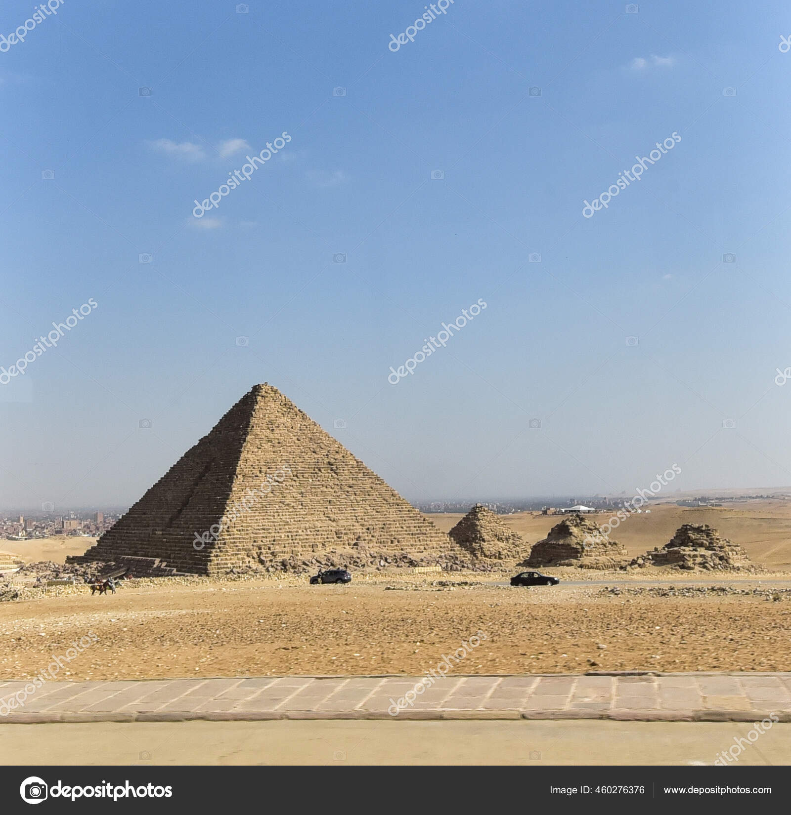 ギザのピラミッドは古代の最も有名なピラミッドの一つであり 古代世界の7つの不思議の一つと考えられています ピラミッドは古代エジプト王国 Xxvi Xxiii世紀紀元前 で作成されました ストックエディトリアル用写真 C Ditadumitru ギザのピラミッドは古代の最も有名なピラミッドの一つであり 古代世界の7つの不思議の一つと考えられています ピラミッドは古代エジプト王国 Xxvi Xxiii世紀紀元前 で作成されました ストックエディトリアル用写真 C Ditadumitru