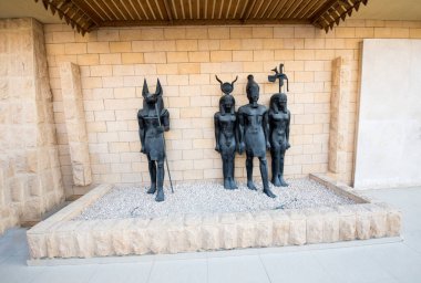 Hurghada Papyrus Müzesi, özellikle Mısır 'da antik çağlarda yazılmış olan Cyperus papirüsünden üretilen kağıt benzeri bir malzemedir..